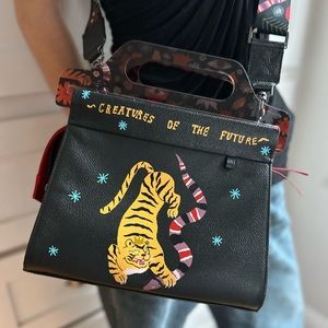 Fabulous Min & Mon crossbody bag. Very lightly used, no wear and tear.